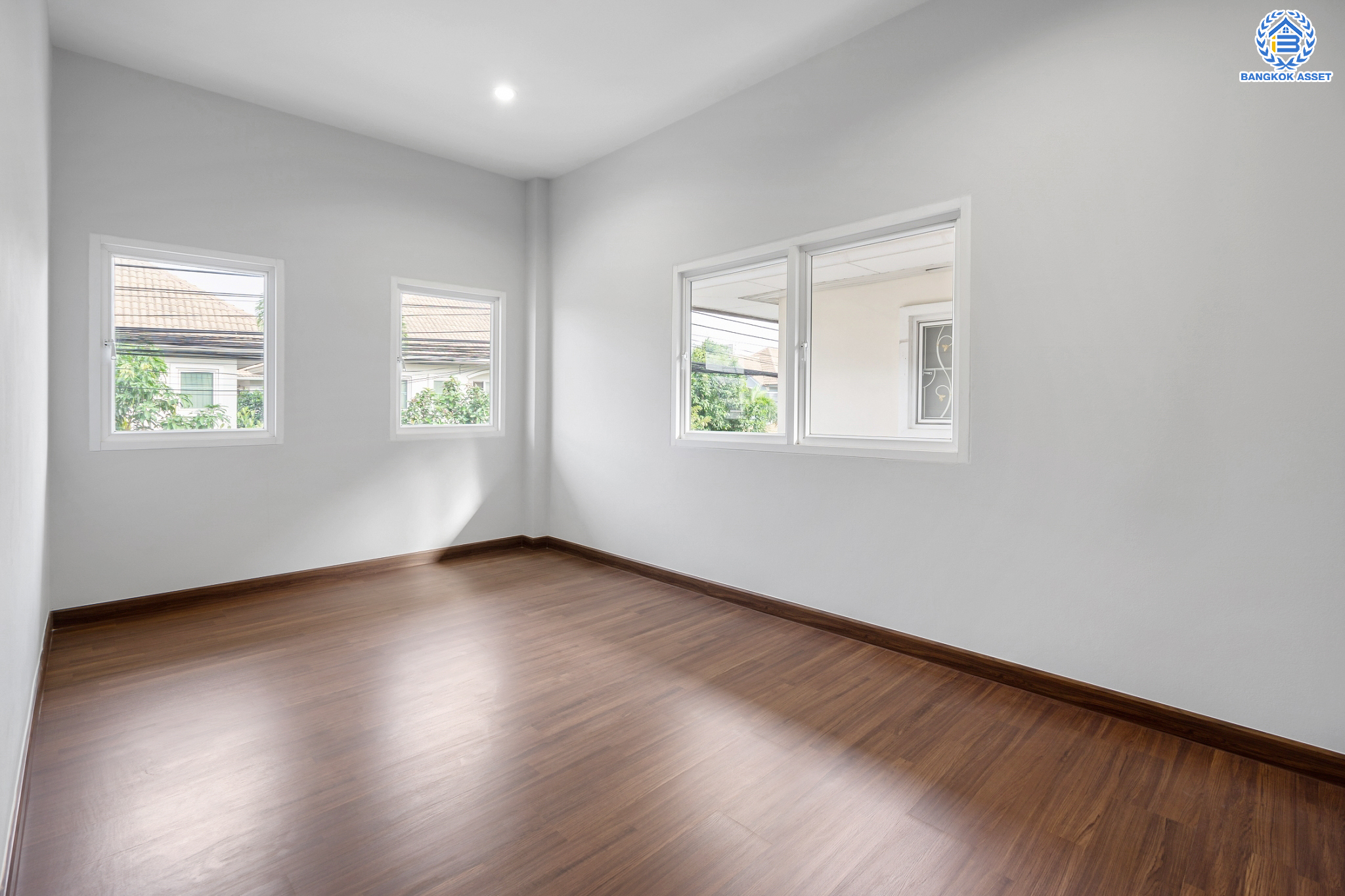 บ้านมือสองตกแต่งใหม่ ม.รัชชา2 บางใหญ่ บ้านเดี่ยว หลังมุม เนื้อที่ 59 ตร.ว. ฟังก์ชัน 4 ห้องนอน 3 ห้องน้ำ จอดรถได้ 2 คัน บนทำเลเชื่อมต่อถ.กาญจนาภิเษก ใกล้เซ็นทรัลเวสต์เกต ทางด่วน "กาญจนาภิเษก" และรถไฟฟ้าสายสีม่วง "สถานีตลาดบางใหญ่"